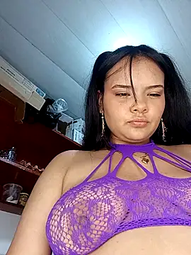 Snapshot of Emily_Rouse23 chatting on 04.22.26 Emily Rouse23 online show from 04.22.26