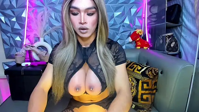 Snapshot of 10inDominant_Ayesha chatting on 03.17.26 10inDominant Ayesha online show from 03.17.26