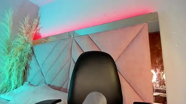 Snapshot of Alanah_connory chatting on 06.18.26 Alanah connory online show from 06.18.26