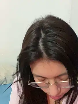Snapshot of DimeAria chatting on 04.29.26 DimeAria online show from 04.29.26