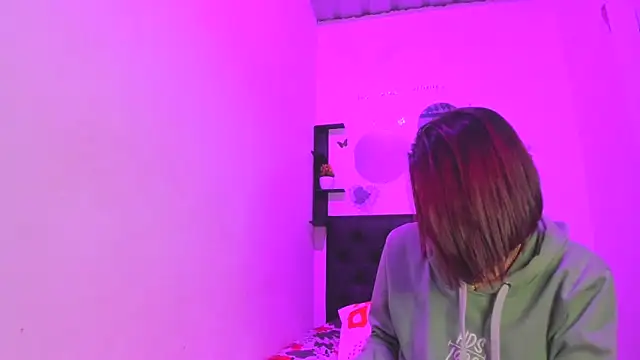 Snapshot of sapphire_brown20 chatting on 04.18.26 sapphire brown20 online show from 04.18.26
