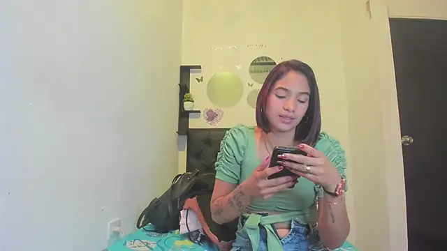 Snapshot of sapphire_brown20 chatting on 05.16.26 sapphire brown20 online show from 05.16.26
