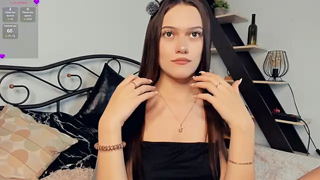Snapshot of SammieMir chatting on 05.25.26 SammieMir online show from 05.25.26