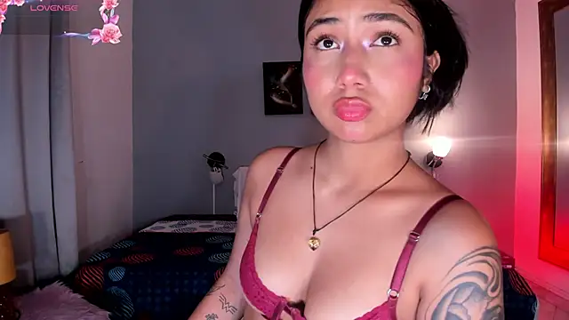 Snapshot of KimTaylorW chatting on 05.26.26 KimTaylorW online show from 05.26.26