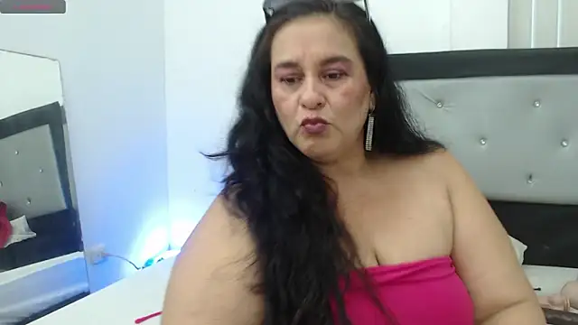 Snapshot of Sharlot_curvy chatting on 04.28.26 Sharlot curvy online show from 04.28.26