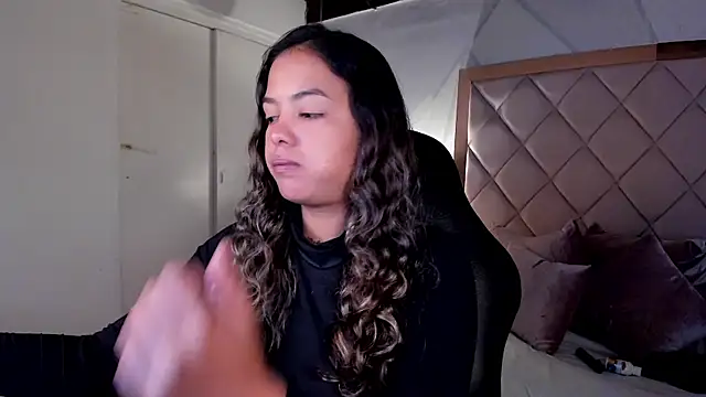 Snapshot of dulce_lyraa1 chatting on 06.19.26 dulce lyraa1 online show from 06.19.26