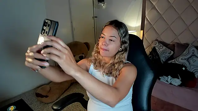 Snapshot of dulce_lyraa1 chatting on 06.27.26 dulce lyraa1 online show from 06.27.26