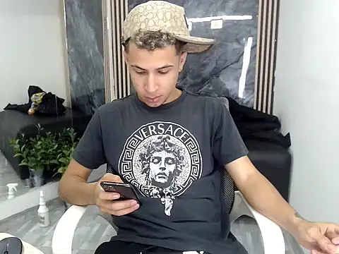 Hollmanhot online show from 04.08.26