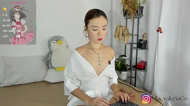 Snapshot of Mia-Valeria- chatting on 06.14.26 Mia-Valeria- online show from 06.14.26