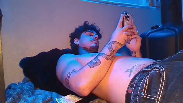 Snapshot of SNAKEARM chatting on 02.24.26 SNAKEARM online show from 02.24.26