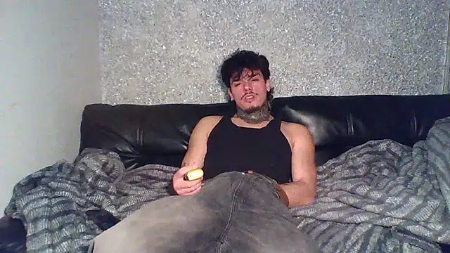 Snapshot of SNAKEARM chatting on 02.27.26 SNAKEARM online show from 02.27.26