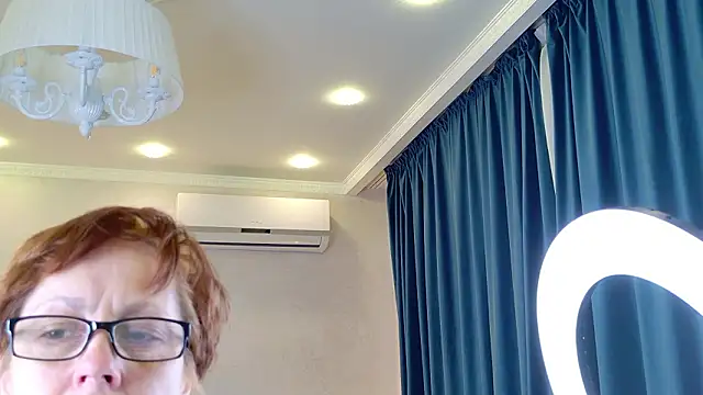 Snapshot of LioraWeiss chatting on 03.01.26 LioraWeiss online show from 03.01.26