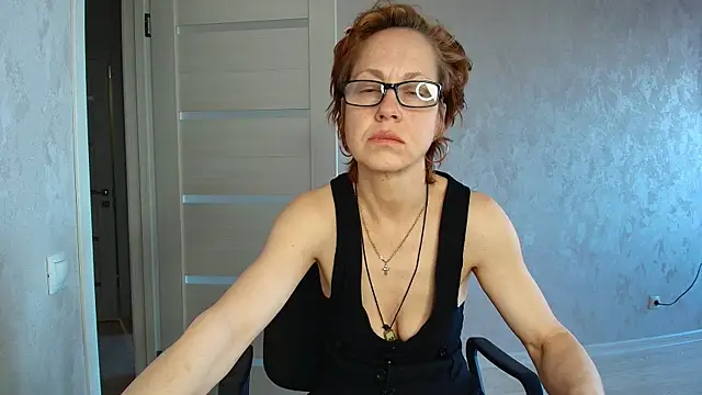 Snapshot of LioraWeiss chatting on 04.17.26 LioraWeiss online show from 04.17.26