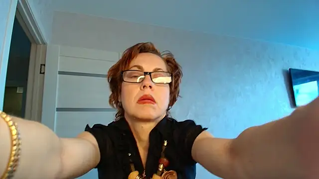 Snapshot of LioraWeiss chatting on 04.29.26 LioraWeiss online show from 04.29.26
