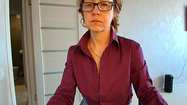 Snapshot of LioraWeiss chatting on 05.05.26 LioraWeiss online show from 05.05.26