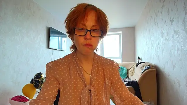 Snapshot of LioraWeiss chatting on 05.12.26 LioraWeiss online show from 05.12.26