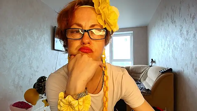 Snapshot of LioraWeiss chatting on 05.13.26 LioraWeiss online show from 05.13.26