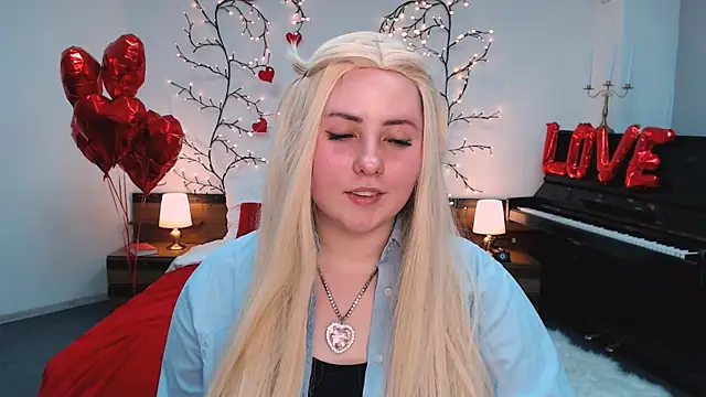 Snapshot of Hennessy_bunny chatting on 02.26.26 Hennessy bunny online show from 02.26.26