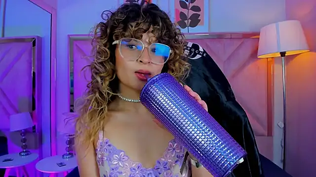 Snapshot of emilyjonesss_ chatting on 02.25.26 emilyjonesss online show from 02.25.26