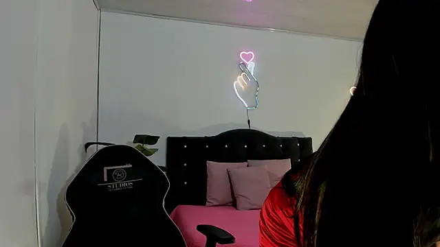 LINDSAY TAY online show from 04.12.26