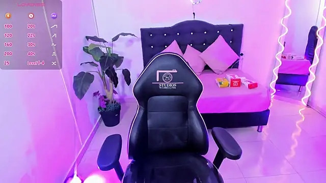 Snapshot of LINDSAY_TAY chatting on 05.04.26 LINDSAY TAY online show from 05.04.26