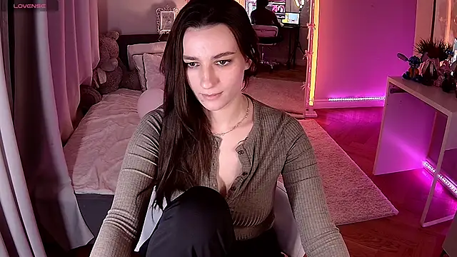 Vivian Wee online show from 03.01.26