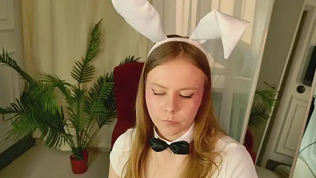 Sophie Peach  online show from 04.07.26