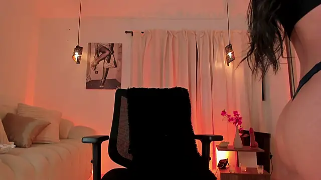 Snapshot of IsabellaLux_ chatting on 06.14.26 IsabellaLux online show from 06.14.26