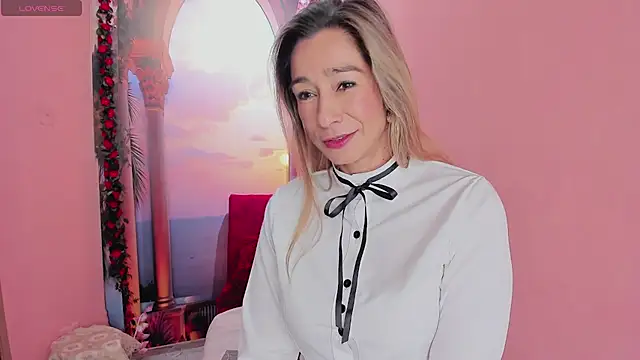Snapshot of Madam_Dalila chatting on 06.19.26 Madam Dalila online show from 06.19.26