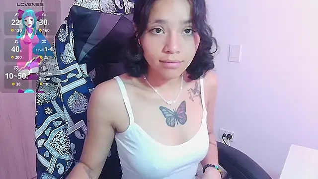 Snapshot of MalikaNoor chatting on 02.26.26 MalikaNoor online show from 02.26.26