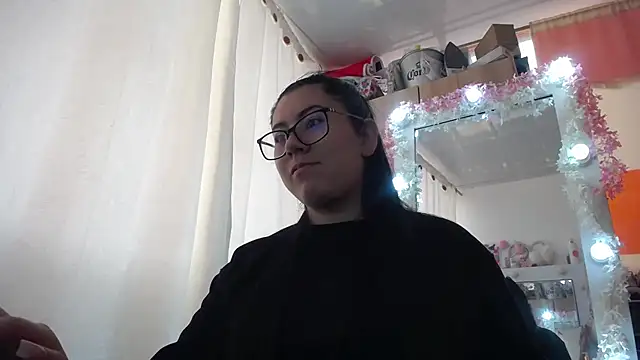 Snapshot of Marian_ballesteros chatting on 05.13.26 Marian ballesteros online show from 05.13.26