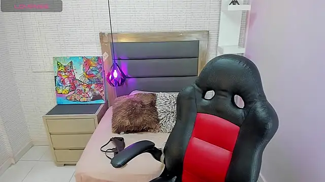 LESLYSIMPSON online show from 03.05.26