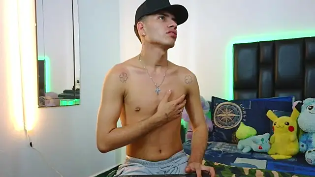Snapshot of Dereek_Hot chatting on 05.13.26 Dereek Hot online show from 05.13.26