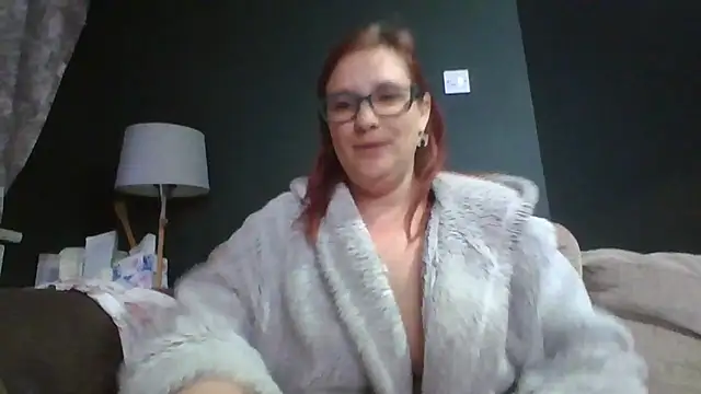 Curvy Clare online show from 04.04.26
