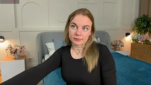 Glow Margo online show from 03.02.26