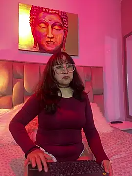 Snapshot of Maddie-LesYoux chatting on 03.02.26 Maddie-LesYoux online show from 03.02.26