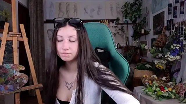EffieMeowley online show from 04.18.26