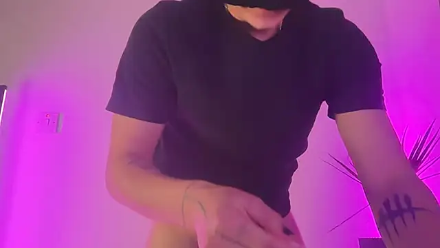 Snapshot of ThirtyDicks chatting on 02.28.26 ThirtyDicks online show from 02.28.26