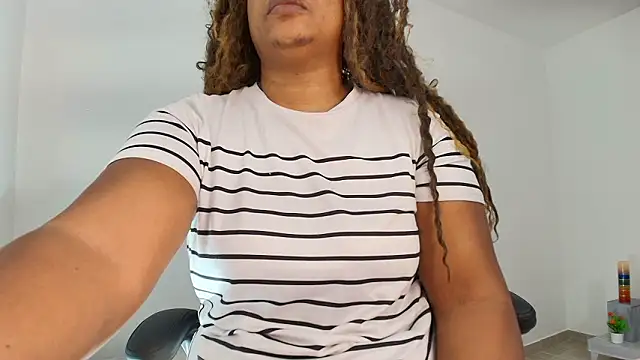 Snapshot of luxy_benet chatting on 03.03.26 luxy benet online show from 03.03.26