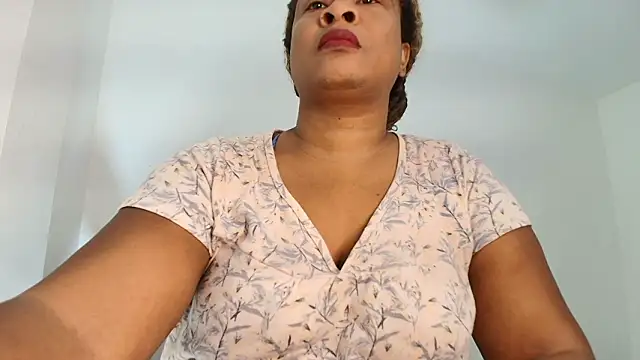 Snapshot of luxy_benet chatting on 03.16.26 luxy benet online show from 03.16.26