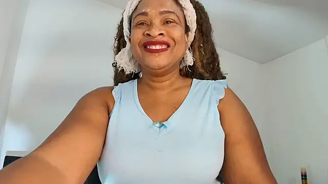 Snapshot of luxy_benet chatting on 03.18.26 luxy benet online show from 03.18.26