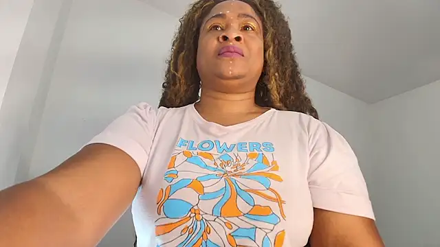 Snapshot of luxy_benet chatting on 03.20.26 luxy benet online show from 03.20.26