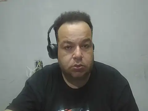 Snapshot of UrsoBissexualPauGrosso chatting on 03.18.26 UrsoBissexualPauGrosso online show from 03.18.26