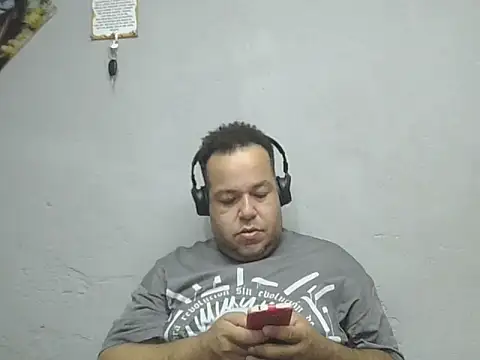 Snapshot of UrsoBissexualPauGrosso chatting on 03.28.26 UrsoBissexualPauGrosso online show from 03.28.26