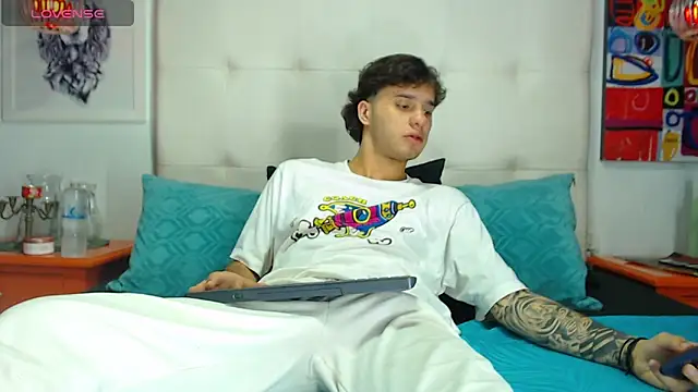 EXCLUSIVE8 online show from 03.19.26