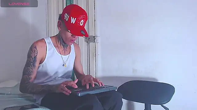 Snapshot of gabriel_reyes21 chatting on 08.01.26 gabriel reyes21 online show from 08.01.26