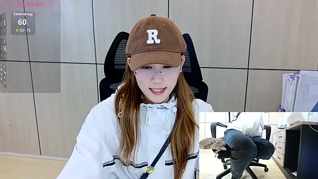 Snapshot of zhen-68 chatting on 04.30.26 zhen-68 online show from 04.30.26