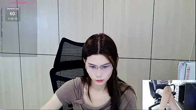 Snapshot of zhen-68 chatting on 05.13.26 zhen-68 online show from 05.13.26