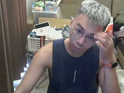 Snapshot of silverwolfwoof chatting on 04.05.26 silverwolfwoof online show from 04.05.26