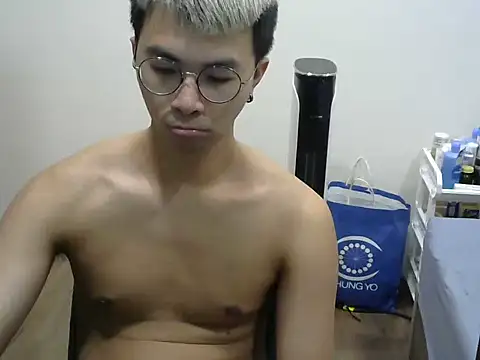 Snapshot of silverwolfwoof chatting on 05.08.26 silverwolfwoof online show from 05.08.26